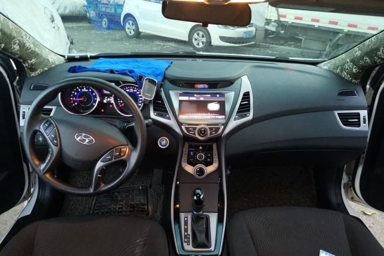 Used Hyundai Elantra (5th Generation / Langdong) 2016 1.6L Automatic Prestige Model Center Console