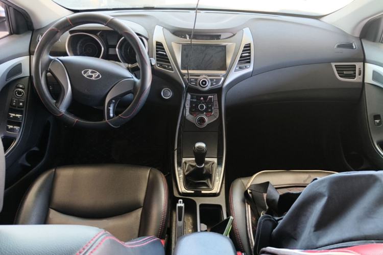 Used Hyundai Elantra (5th Generation / Langdong) 2016 1.6L Manual Luxury Model Center Console