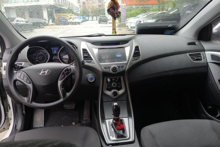 Used Hyundai Elantra (5th Generation / Langdong) 2016 1.6L Automatic Prestige Model Center Console