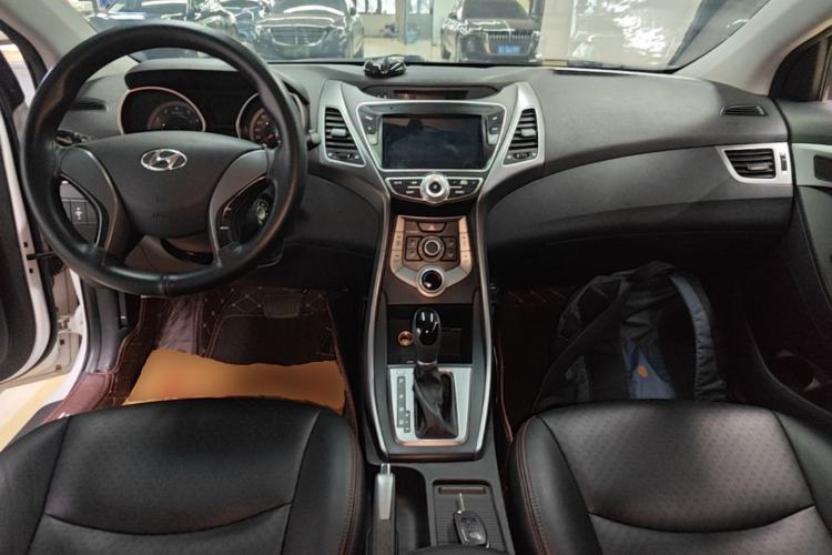 Used Hyundai Elantra (5th Generation / Langdong) 2016 1.6L Automatic Smart Version Center Console