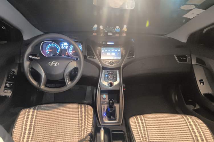 Used Hyundai Elantra (5th Generation / Langdong) 2016 1.6L Automatic Smart Version Center Console