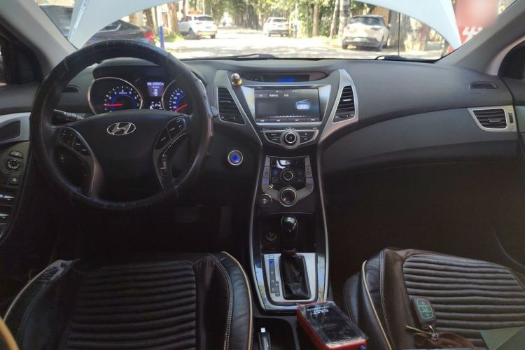 Used Hyundai Elantra (5th Generation / Langdong) 2016 1.6L Automatic Prestige Model Center Console