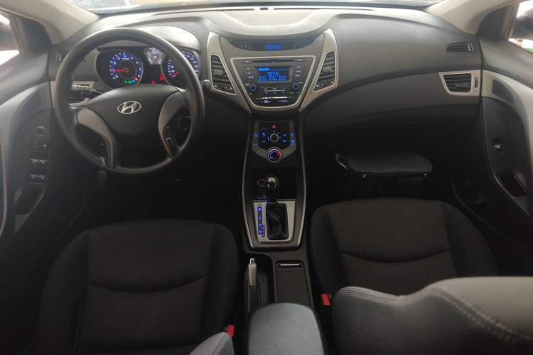 Used Hyundai Elantra (5th Generation / Langdong) 2016 1.6L Automatic Smart Version Center Console