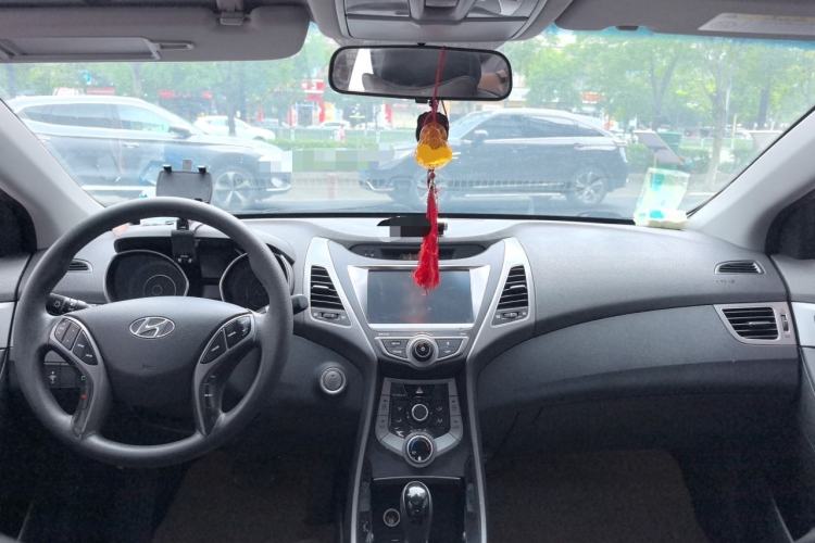Used Hyundai Elantra (5th Generation / Langdong) 2016 1.6L Automatic Prestige Model Center Console