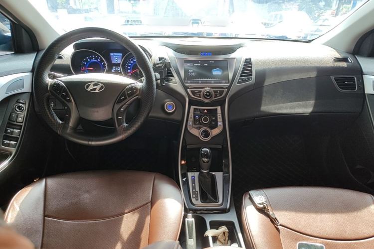 Used Hyundai Elantra (5th Generation / Langdong) 2016 1.6L Automatic Prestige Model Center Console