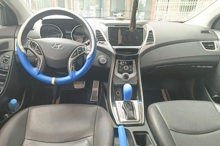 Used Hyundai Elantra (5th Generation / Langdong) 2016 1.6L Automatic Prestige Model Center Console