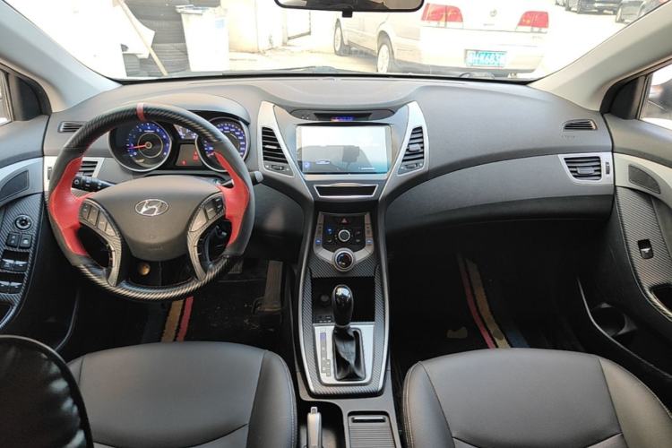 Used Hyundai Elantra (5th Generation / Langdong) 2016 1.6L Automatic Smart Version Center Console