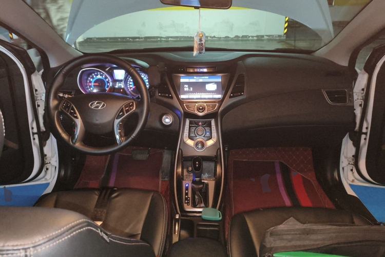Used Hyundai Elantra (5th Generation / Langdong) 2016 1.6L Automatic Prestige Model Center Console