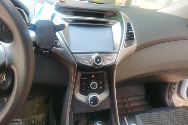 Used Hyundai Elantra (5th Generation / Langdong) 2016 1.6L Automatic Smart Version Center Console
