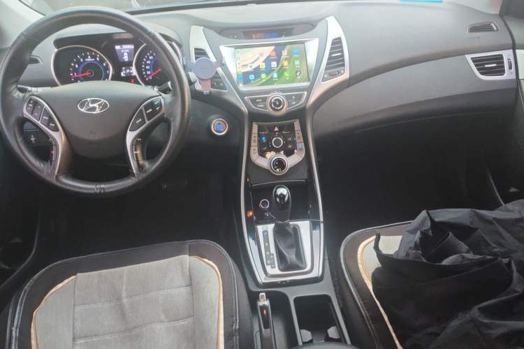 Used Hyundai Elantra (5th Generation / Langdong) 2016 1.6L Automatic Prestige Model Center Console