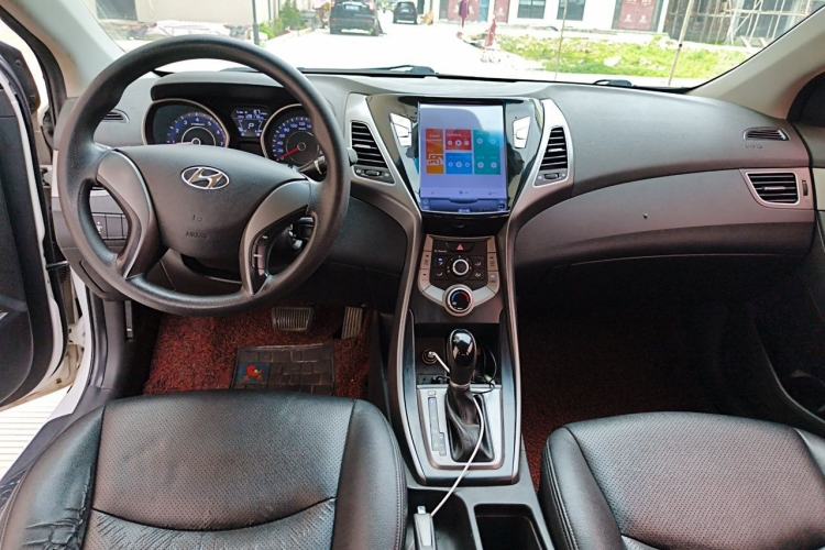 Used Hyundai Elantra (5th Generation / Langdong) 2016 1.6L Automatic Smart Version Center Console