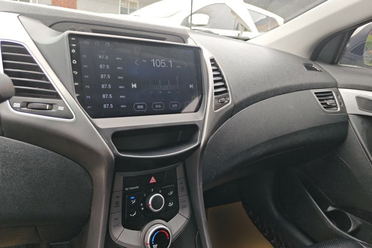 Used Hyundai Elantra (5th Generation / Langdong) 2016 1.6L Automatic Smart Version Center Console