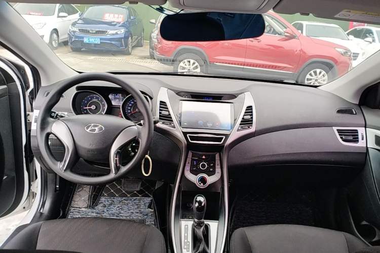 Used Hyundai Elantra (5th Generation / Langdong) 2016 1.6L Automatic Smart Version Center Console