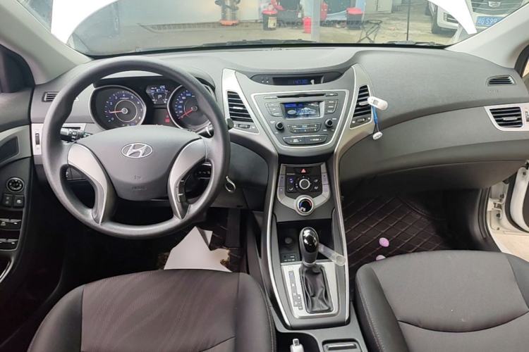 Used Hyundai Elantra (5th Generation / Langdong) 2016 1.6L Automatic Smart Version Center Console