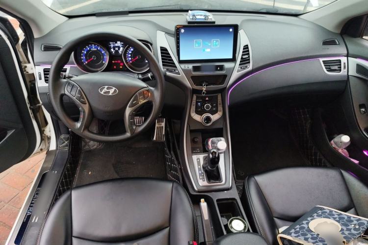 Used Hyundai Elantra (5th Generation / Langdong) 2016 1.6L Automatic Smart Version Center Console
