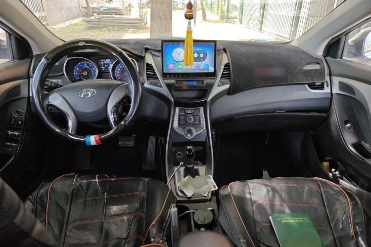 Used Hyundai Elantra (5th Generation / Langdong) 2016 1.6L Automatic Smart Version Center Console