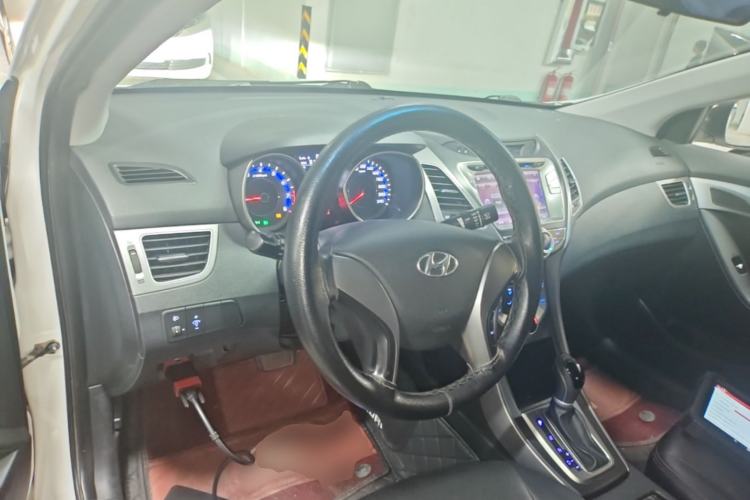 Used Hyundai Elantra (5th Generation / Langdong) 2016 1.6L Automatic Smart Version Center Console