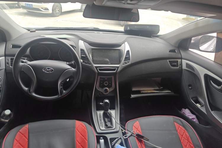 Used Hyundai Elantra (5th Generation / Langdong) 2016 1.6L Automatic Smart Version Center Console