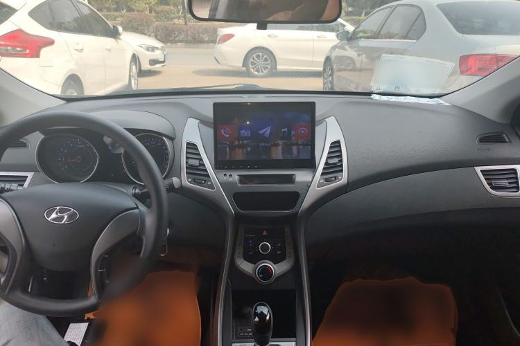 Used Hyundai Elantra (5th Generation / Langdong) 2016 1.6L Automatic Smart Version Center Console