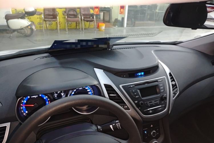 Used Hyundai Elantra (5th Generation / Langdong) 2016 1.6L Automatic Smart Version Center Console