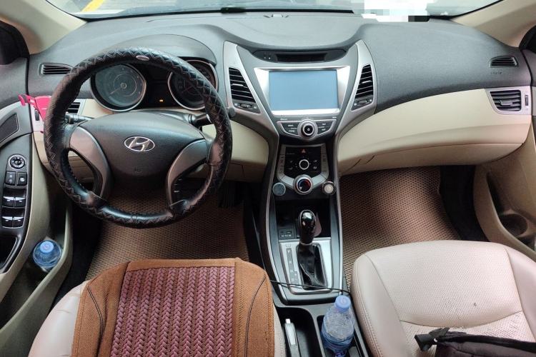 Used Hyundai Elantra (5th Generation / Langdong) 2016 1.6L Automatic Smart Version Center Console