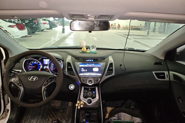 Used Hyundai Elantra (5th Generation / Langdong) 2016 1.6L Automatic Prestige Model Center Console