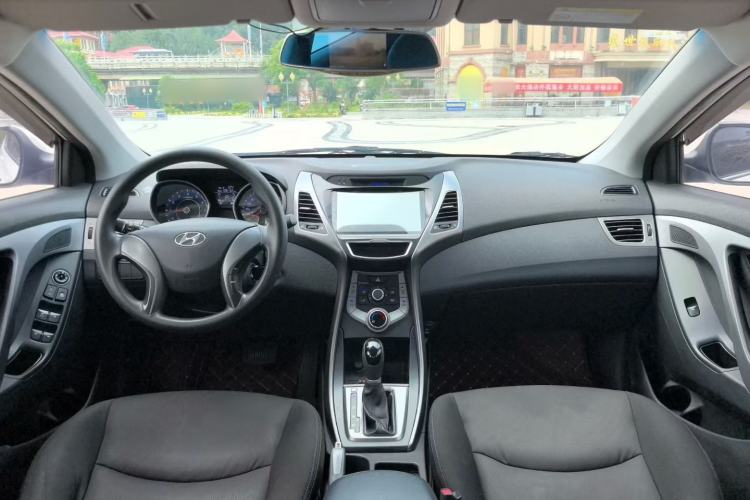 Used Hyundai Elantra (5th Generation / Langdong) 2016 1.6L Automatic Smart Version Center Console