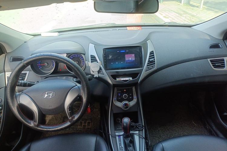 Used Hyundai Elantra (5th Generation / Langdong) 2016 1.6L Automatic Smart Version Center Console