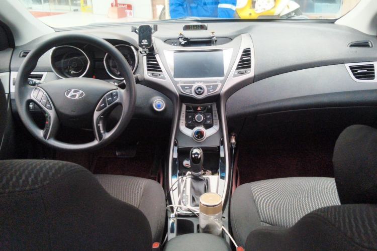 Used Hyundai Elantra (5th Generation / Langdong) 2016 1.6L Automatic Prestige Model Center Console