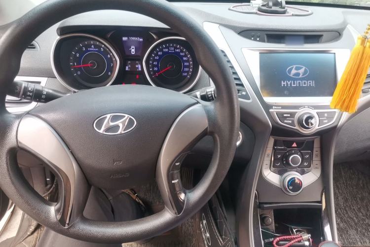 Used Hyundai Elantra (5th Generation / Langdong) 2016 1.6L Manual Luxury Model Center Console
