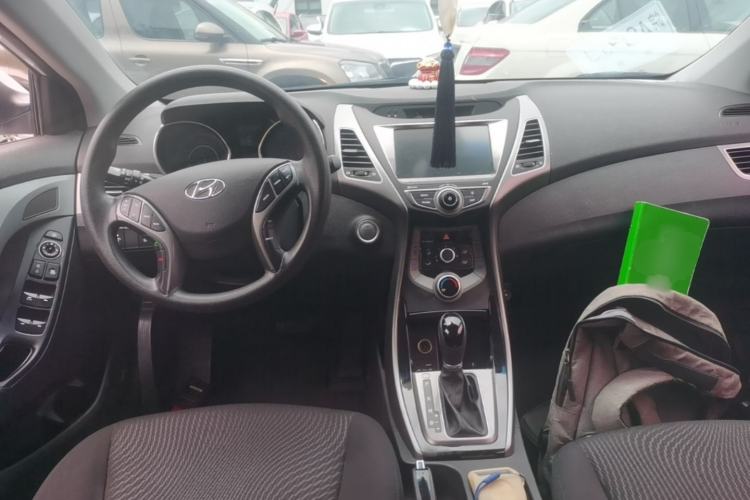 Used Hyundai Elantra (5th Generation / Langdong) 2016 1.6L Automatic Prestige Model Center Console