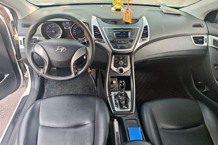Used Hyundai Elantra (5th Generation / Langdong) 2016 1.6L Automatic Smart Version Center Console