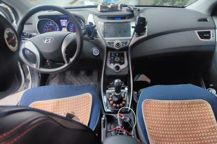 Used Hyundai Elantra (5th Generation / Langdong) 2016 1.6L Manual Luxury Model Center Console