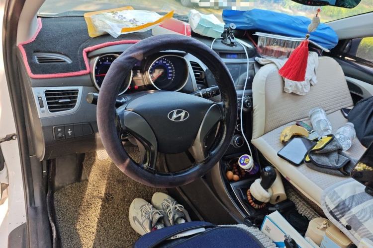 Used Hyundai Elantra (5th Generation / Langdong) 2016 1.6L Manual Luxury Model Center Console