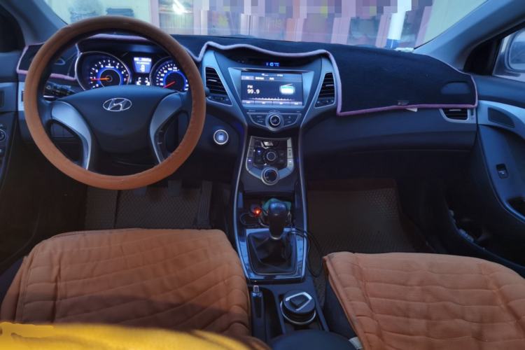 Used Hyundai Elantra (5th Generation / Langdong) 2016 1.6L Manual Luxury Model Center Console