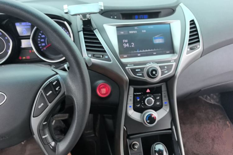 Used Hyundai Elantra (5th Generation / Langdong) 2016 1.6L Automatic Prestige Model Center Console