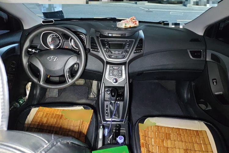 Used Hyundai Elantra (5th Generation / Langdong) 2016 1.6L Automatic Smart Version Center Console