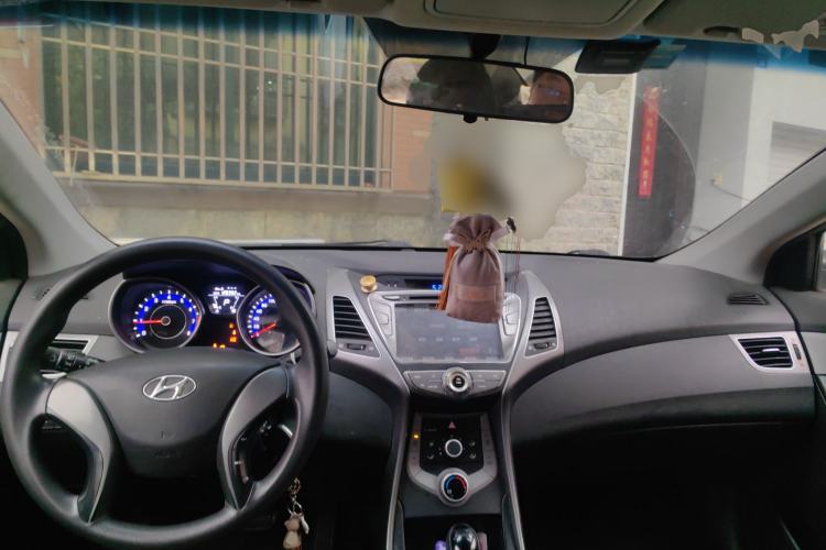 Used Hyundai Elantra (5th Generation / Langdong) 2016 1.6L Automatic Smart Version Center Console