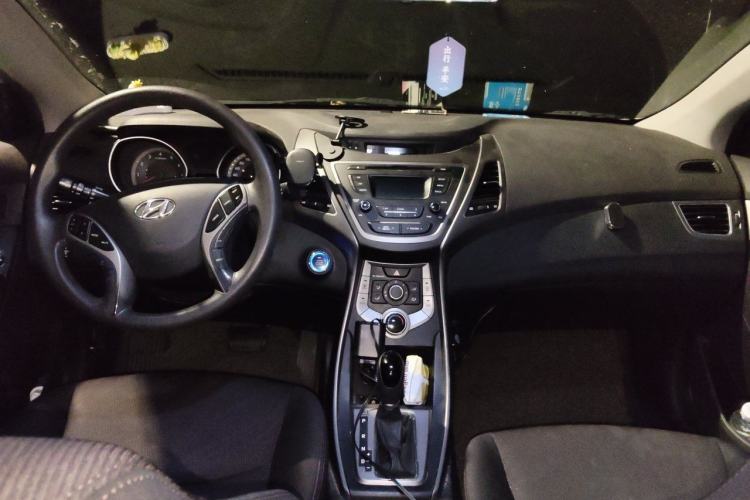 Used Hyundai Elantra (5th Generation / Langdong) 2016 1.6L Automatic Smart Version Center Console
