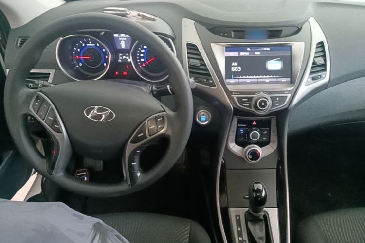 Used Hyundai Elantra (5th Generation / Langdong) 2016 1.6L Automatic Prestige Model Center Console