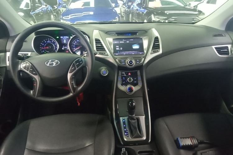 Used Hyundai Elantra (5th Generation / Langdong) 2016 1.6L Automatic Prestige Model Center Console