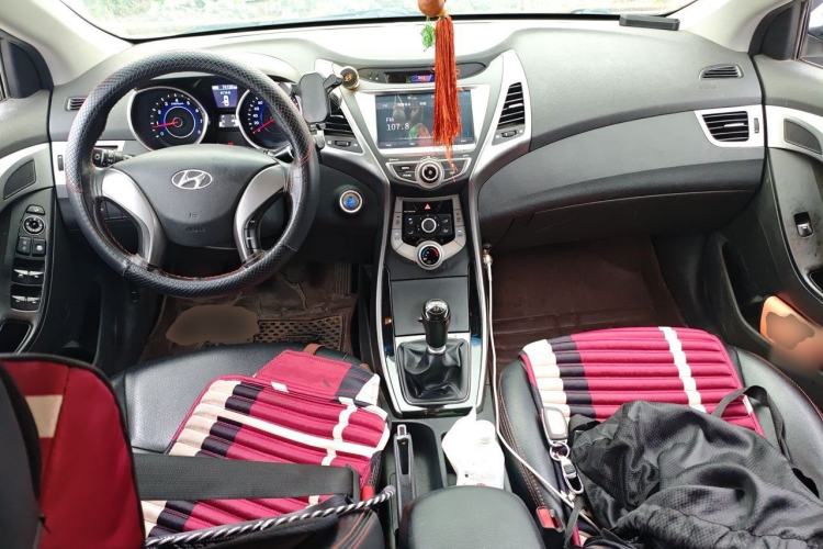 Used Hyundai Elantra (5th Generation / Langdong) 2016 1.6L Manual Luxury Model Center Console