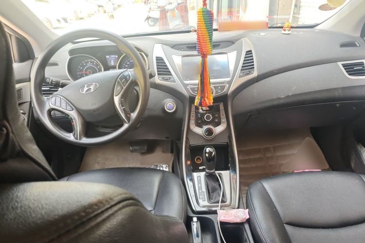 Used Hyundai Elantra (5th Generation / Langdong) 2016 1.6L Automatic Prestige Model Center Console
