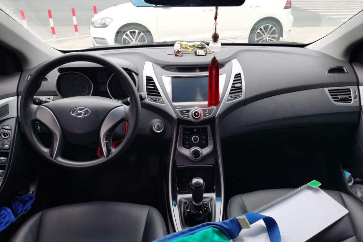 Used Hyundai Elantra (5th Generation / Langdong) 2016 1.6L Manual Luxury Model Center Console