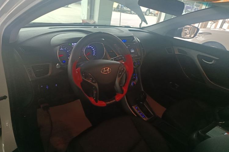Used Hyundai Elantra (5th Generation / Langdong) 2016 1.6L Automatic Prestige Model Center Console