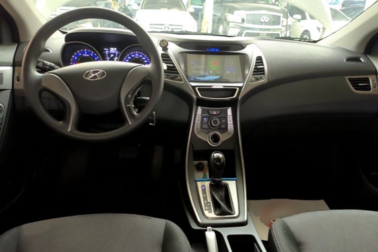 Used Hyundai Elantra (5th Generation / Langdong) 2016 1.6L Automatic Smart Version Center Console