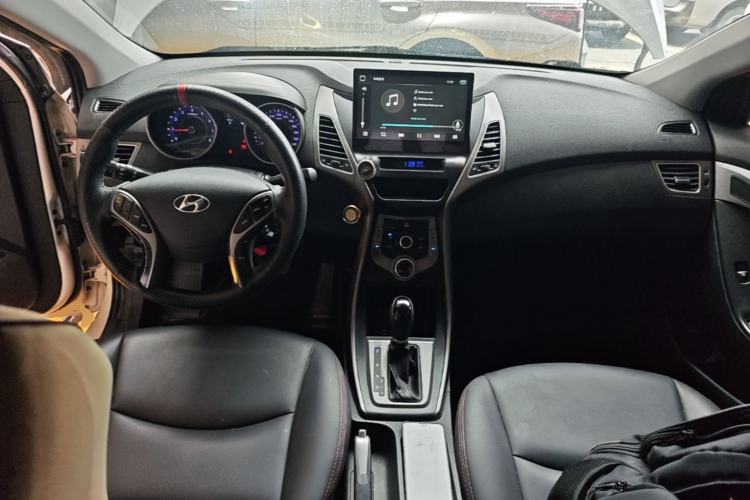 Used Hyundai Elantra (5th Generation / Langdong) 2016 1.6L Automatic Smart Version Center Console