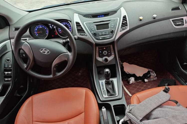 Used Hyundai Elantra (5th Generation / Langdong) 2016 1.6L Automatic Smart Version Center Console