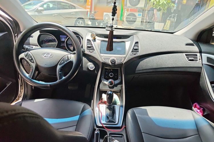 Used Hyundai Elantra (5th Generation / Langdong) 2016 1.6L Automatic Prestige Model Center Console