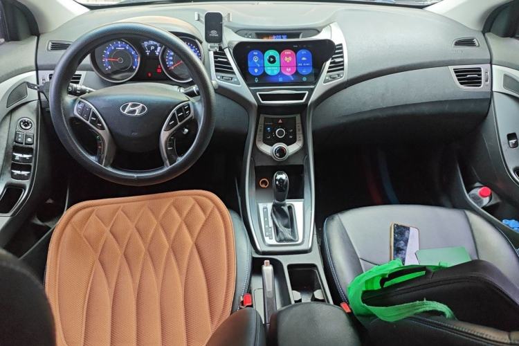 Used Hyundai Elantra (5th Generation / Langdong) 2016 1.6L Automatic Smart Version Center Console